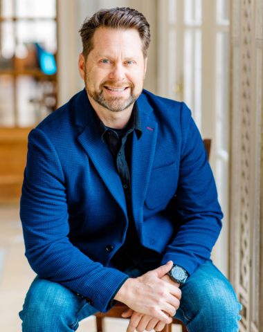 Jason Williams Outgrow Advisor Smiling and sitting in chair
